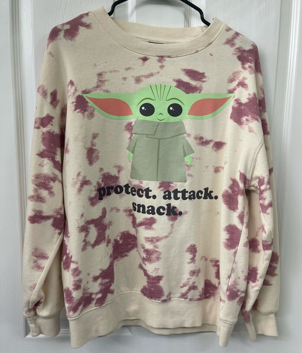 Star Wars women's medium crew neck long sleeve tie dye sweatshirt baby yoda